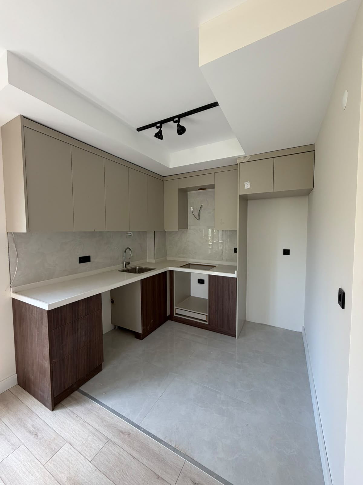 ŞELALE MAHALLESİNDE 2+1 AMERİKAN MUTFAKLI ULTRA LÜKS DOLU DOLU DAİRE