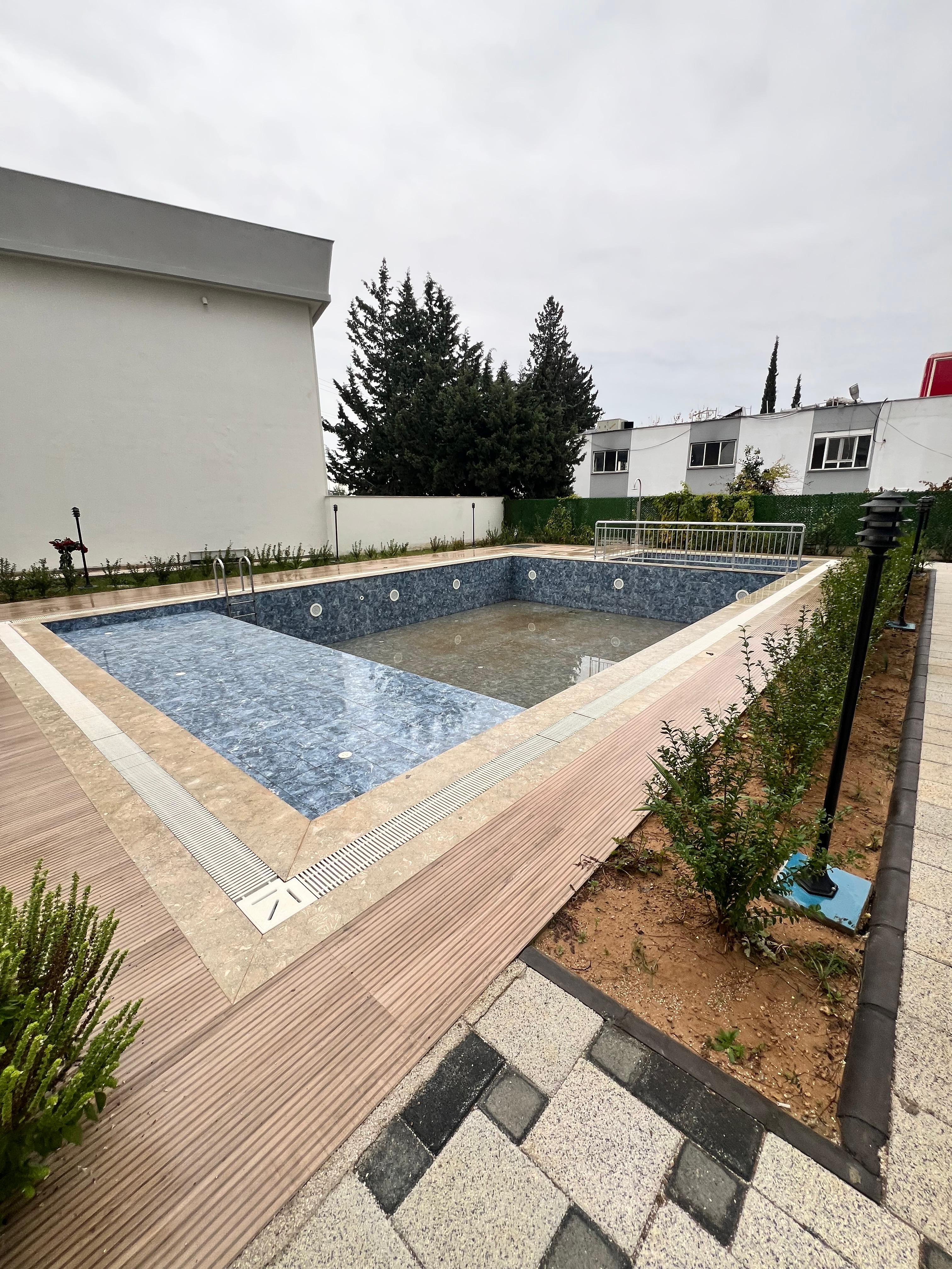 Demirel mahallesi Lüx+Lüx Havuzlu site içi tramvaya 450 metre