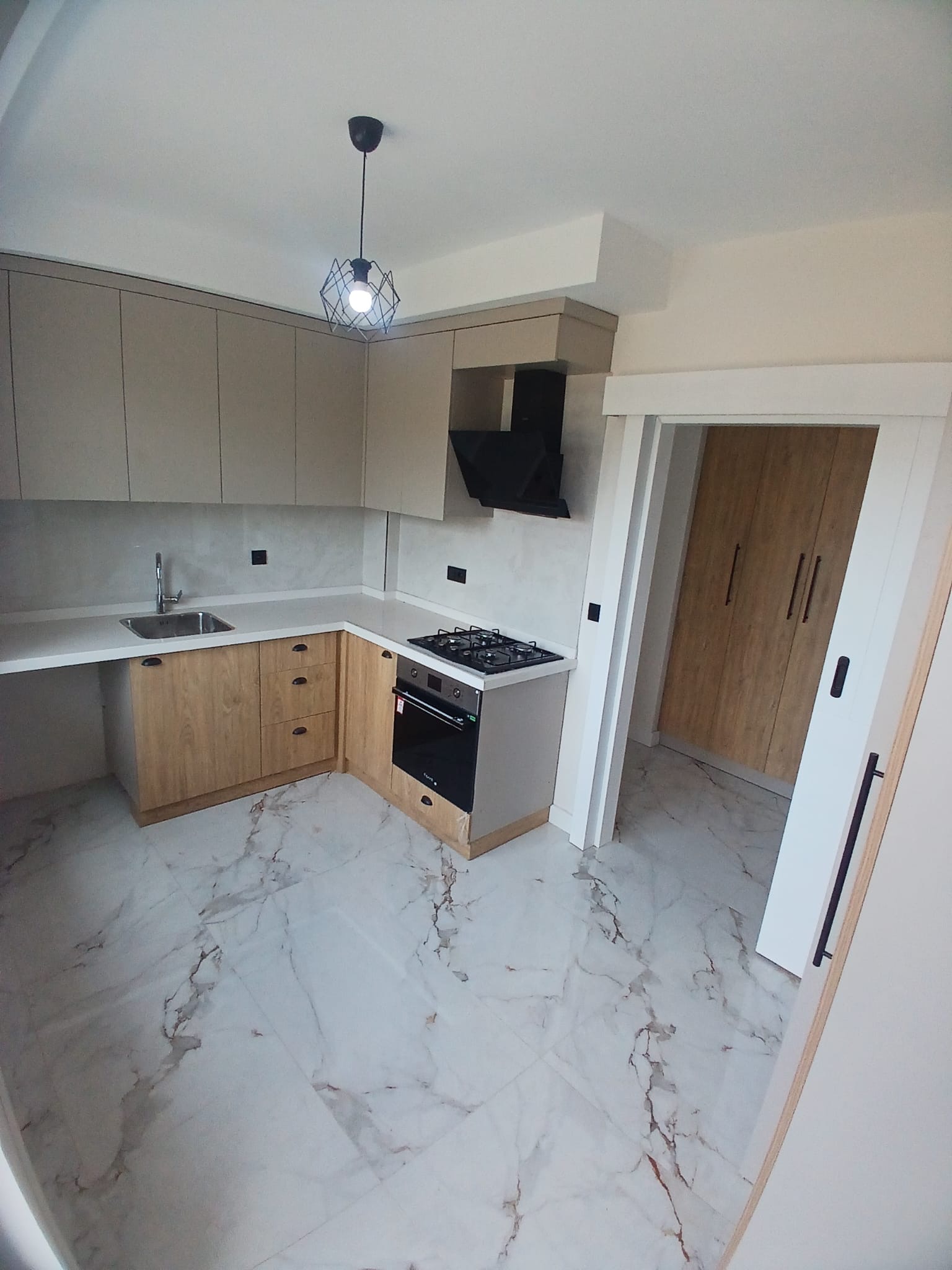 VARSAK KARŞIYAKA MAHALLESİ  2+1HERŞEYİ AYRI KAT SEÇENEKLİ BOL EKSTRALI TRAMVAYA YAKIN DAİRE