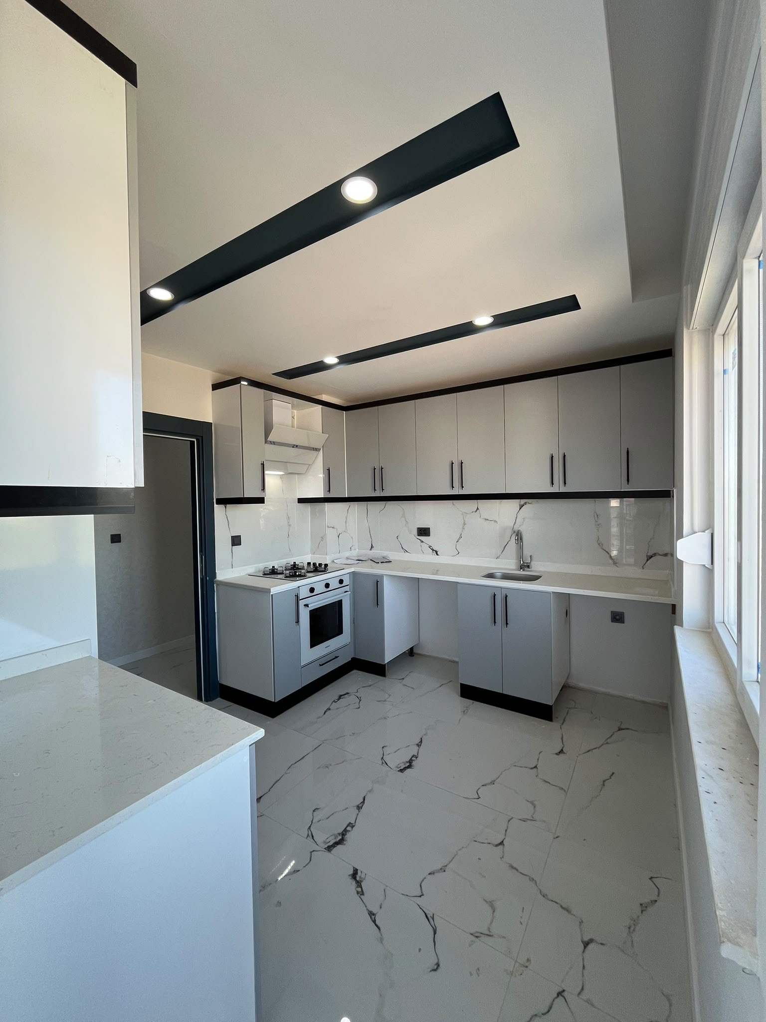 AYANOĞLU MAHALLESİ TRAMVAYA YAKIN 2+1 SIFIR LÜKS HERŞEYİ AYRI DAİRE