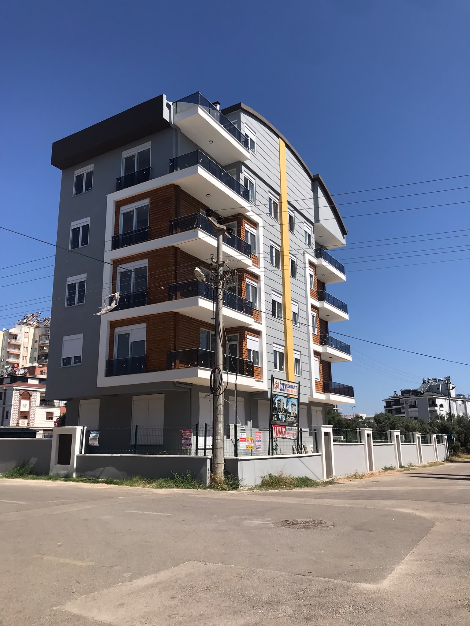 TRAMVAY DİBİ AYANOĞLUNDA HERŞEYİ AYRI 2+1 LÜKS DAİRE