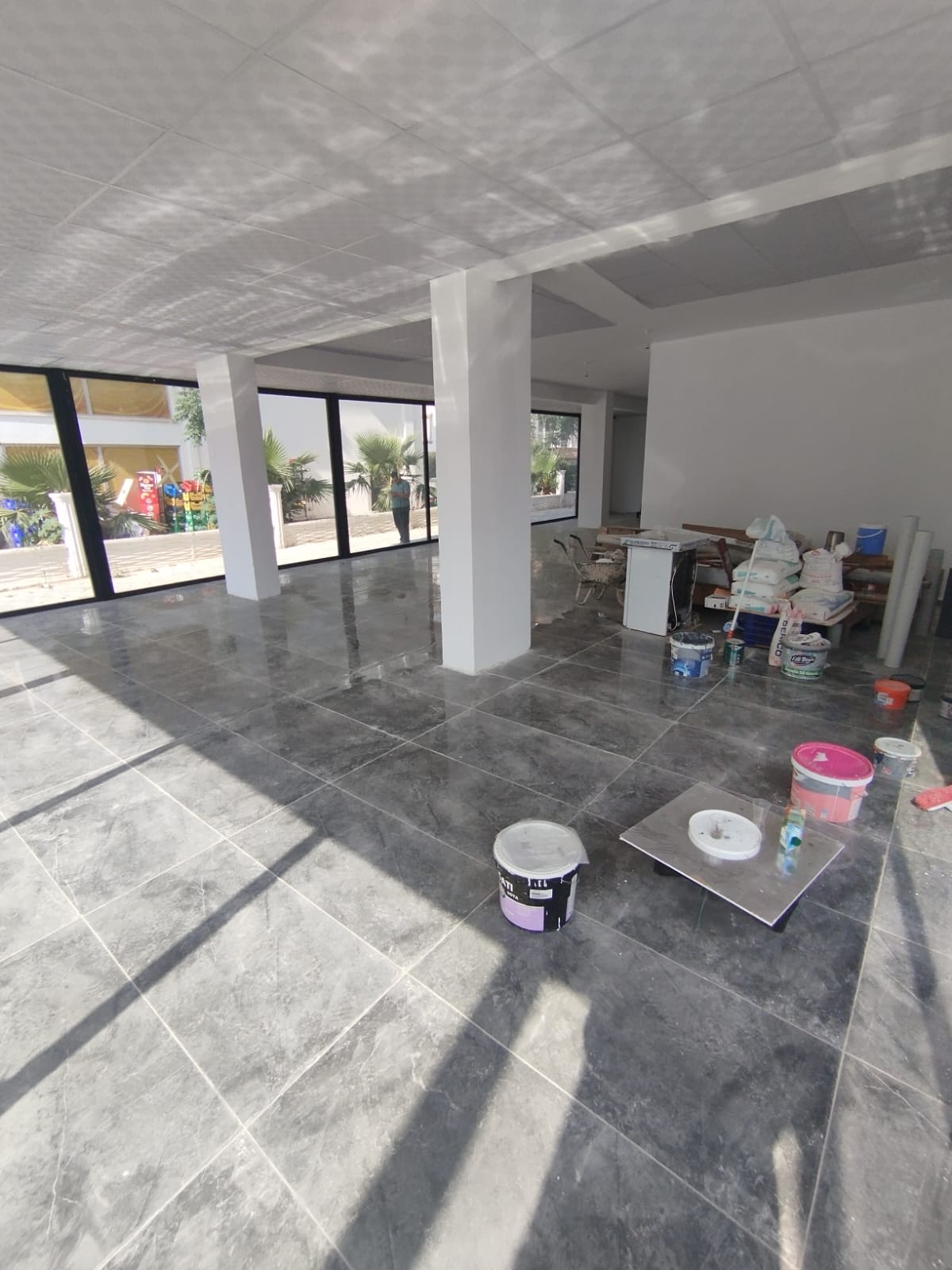 KARŞIYAKA MAHALLESİ CADDE ÜZERİ 300m2 SATILIK DÜKKAN